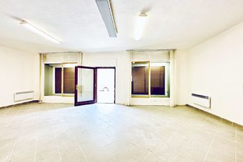 Pronájem komerčního prostoru (obchodní), 617 m2, Brno