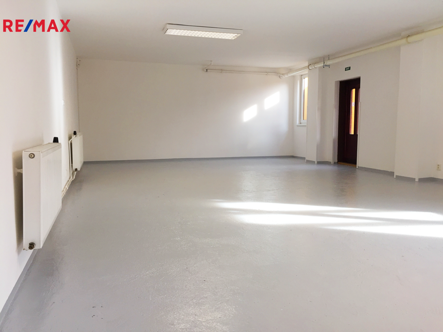 Pronájem komerčního prostoru (kanceláře), 150 m2, Vestec