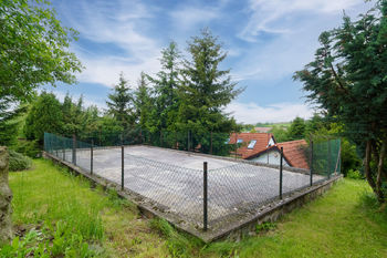 Prodej domu, 371 m2, Kořenec