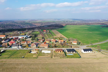 Prodej pozemku, 983 m2, Zákolany