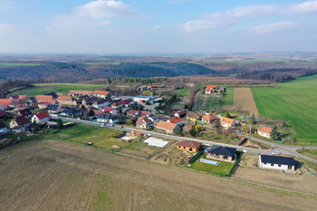 Prodej pozemku, 983 m2, Zákolany