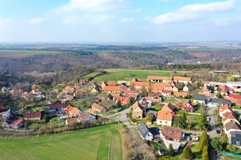 Prodej pozemku, 983 m2, Zákolany