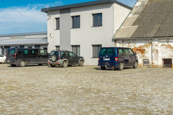 Pronájem komerčního objektu, 100 m2, Račice