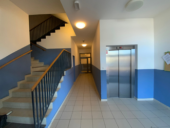 Prodej bytu 2+kk v osobním vlastnictví, 46 m2, Mníšek pod Brdy