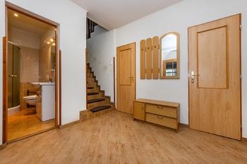 Prodej domu, 309 m2, Kněževes