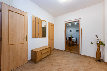 Prodej domu, 309 m2, Kněževes
