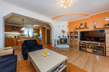 Prodej domu, 309 m2, Kněževes