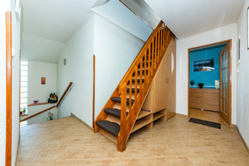 Prodej domu, 309 m2, Kněževes