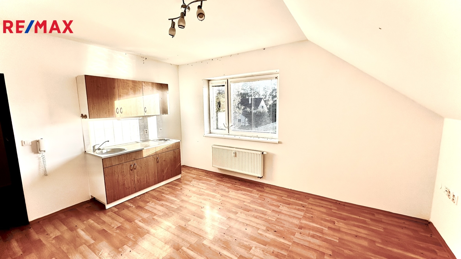 Pronájem bytu 1+kk, 28 m2, Žleby