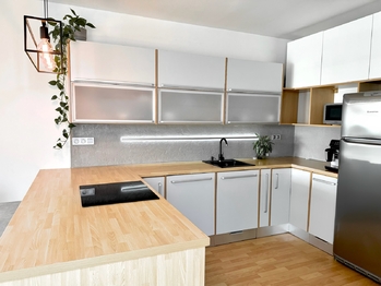 Prodej bytu 2+kk v osobním vlastnictví, 2110 m2, Praha 10 - Uhříněves