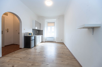 Pronájem bytu 1+kk v osobním vlastnictví, 25 m2, Praha 8 - Libeň