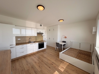 Pronájem bytu 1+kk v osobním vlastnictví, 30 m2, Praha 9 - Černý Most