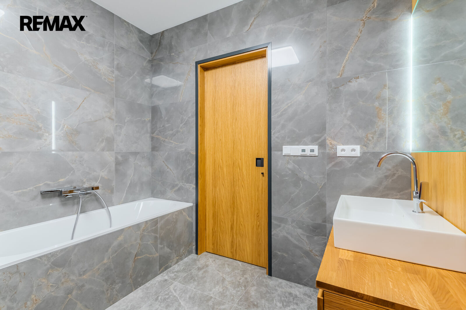 Prodej bytu 2+kk, 92 m2, Praha