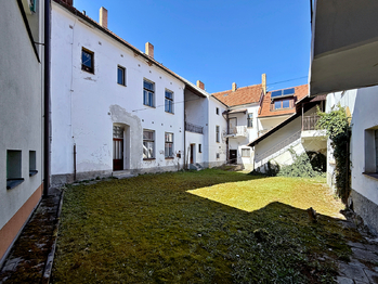 Prodej nájemního domu, 835 m2, Prachatice