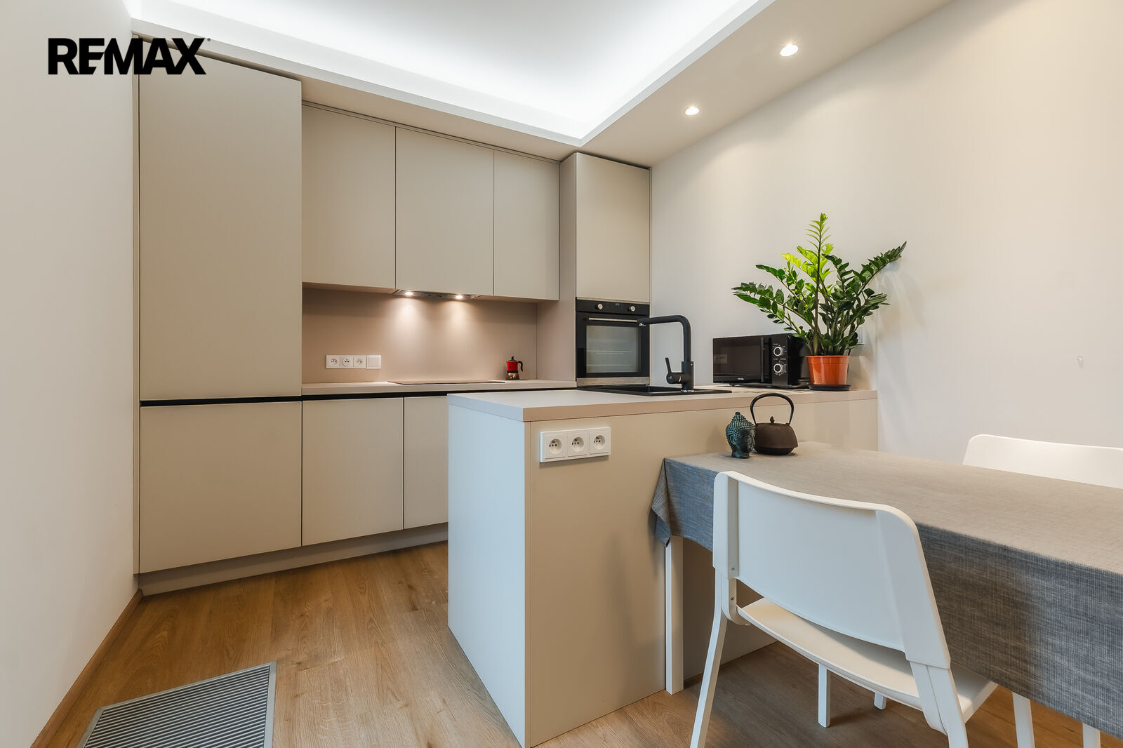 Pronájem bytu 1+kk, 31 m2, Praha