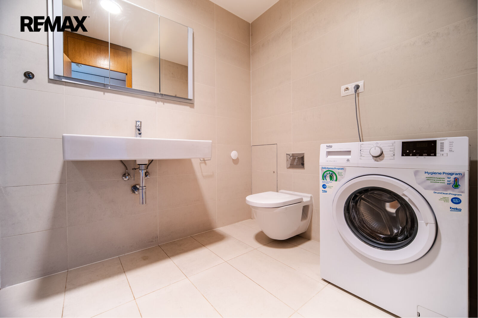 Pronájem bytu 1+kk, 44 m2, Praha