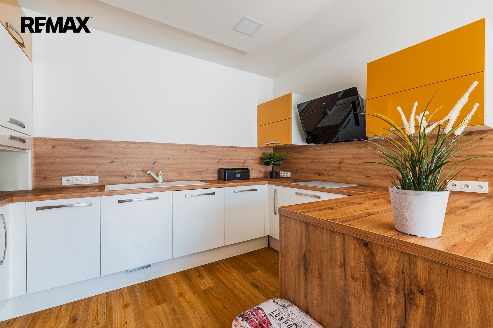 Pronájem bytu 3+kk, 75 m2, Praha