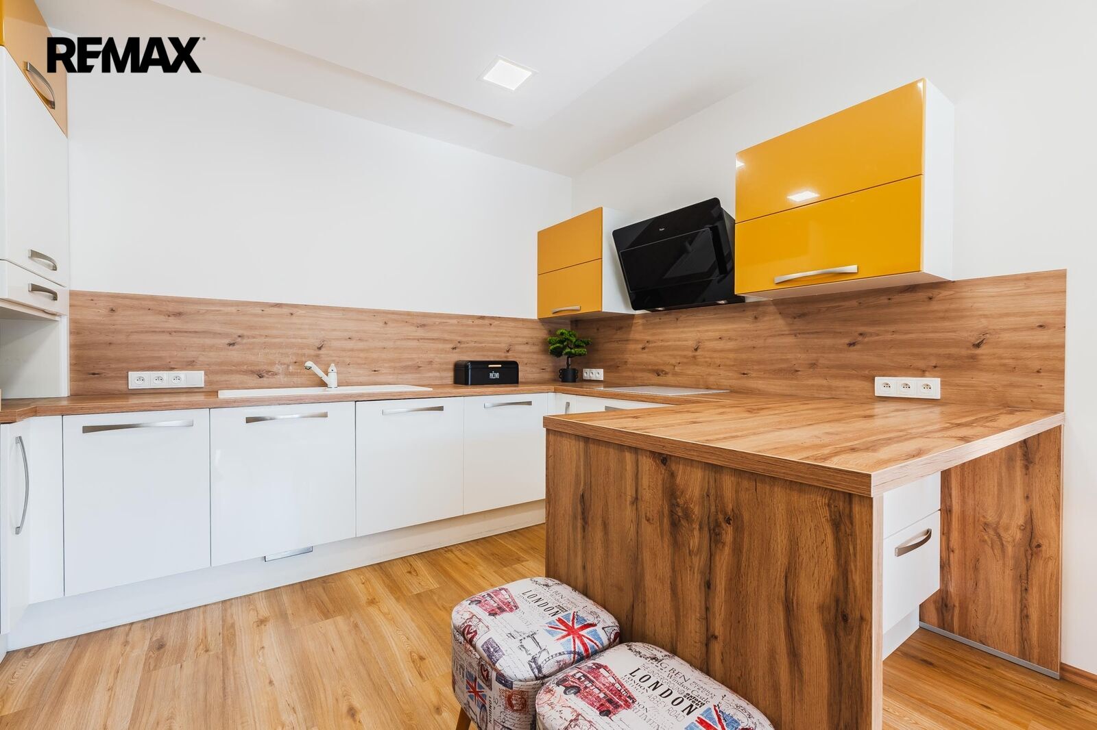 Pronájem bytu 3+kk, 75 m2, Praha