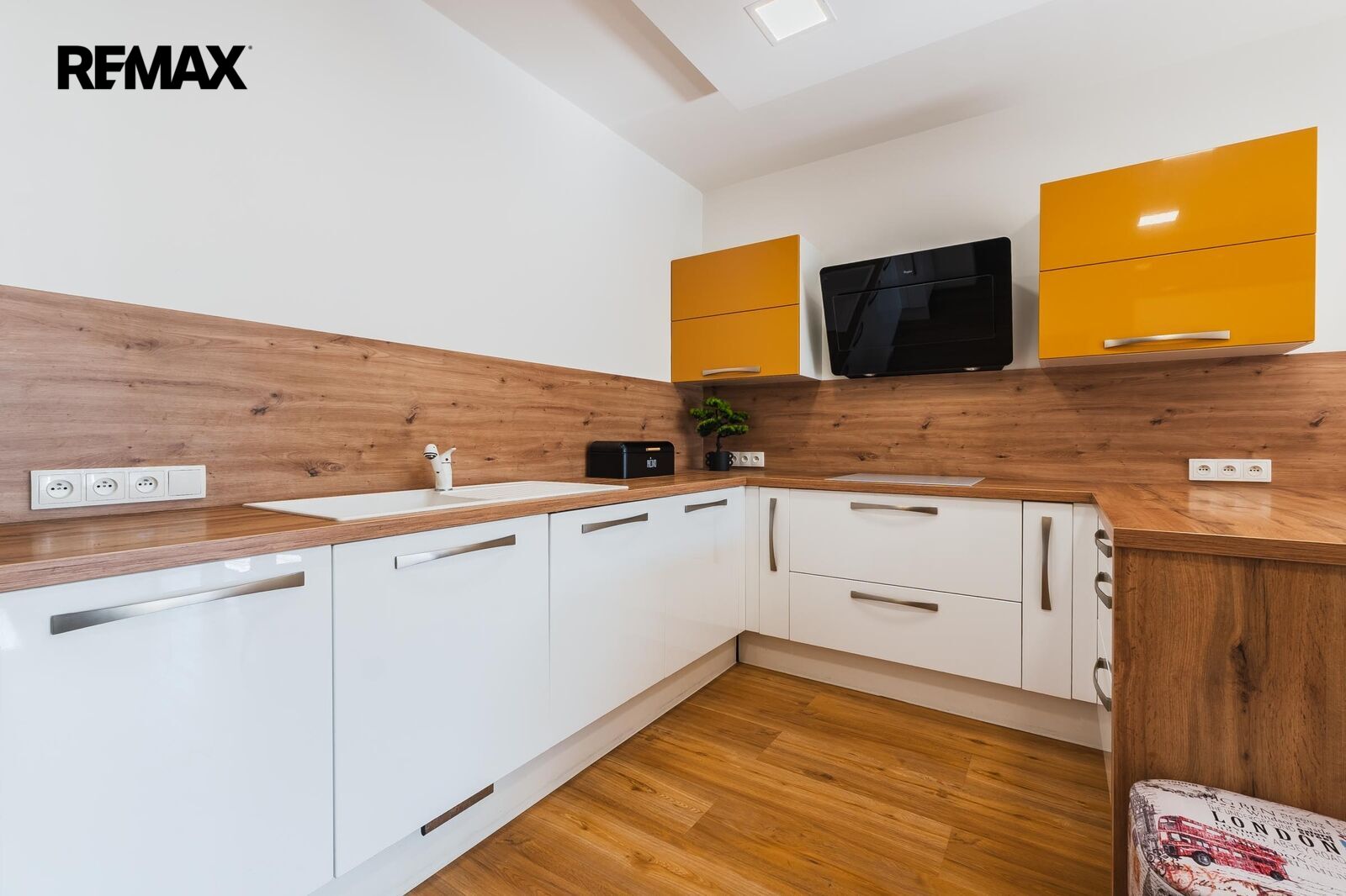 Pronájem bytu 3+kk, 75 m2, Praha